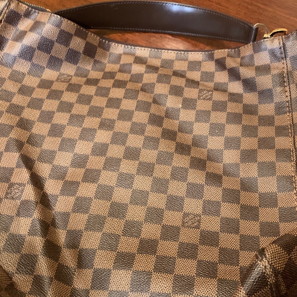 Authentic, great condition Louis Vuitton Checkered Designer hobo Shoulder purse.